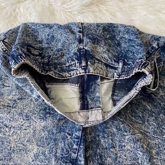 Vtg Levi’s Size 14 Acid Washed High Waisted Jeans - Picture 4 of 8